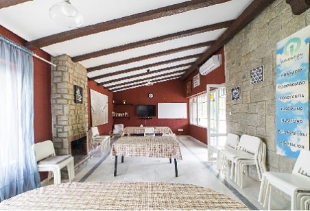 salón y sala de estar centro adicciones en Jeréz