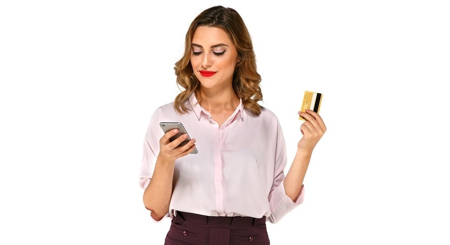 mujer adicta a las compras con una tarjeta de crédito